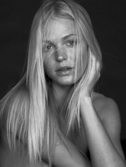 erinheathertonangelwings:  This is the most beautiful picture of Erin Ever in my eyes.. Russell James - Got a late night ahead of me, but who can complain when I’m shooting the stunningly beautiful Erin Heatherton
