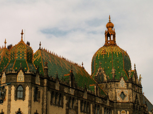 fyeaheasterneurope:Built in the 1890s, the Museum of Applied Art in Budapest is an art nouveau-style
