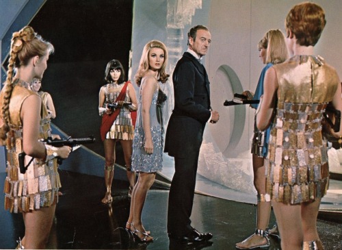 Porn Pics Barbara Bouchet & David Niven in Casino