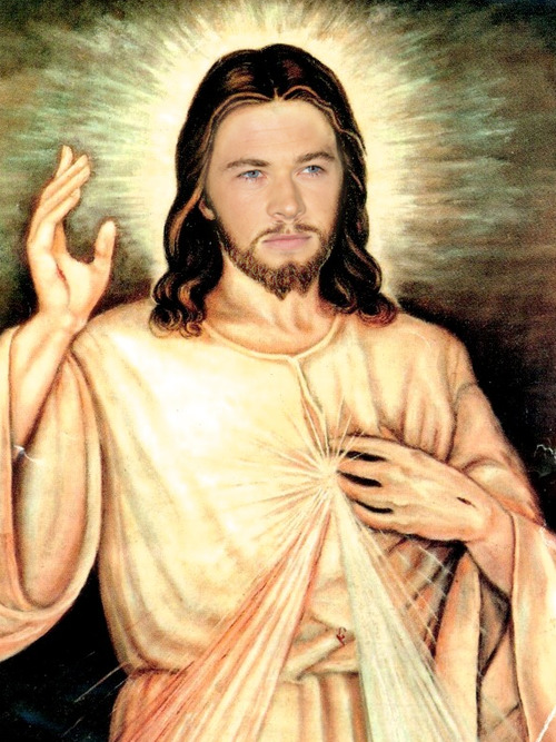 ikolism:  ikolism:  christ hemsworth    I’m Christian now