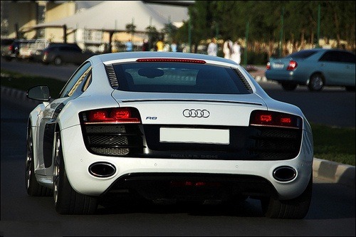 affluence-de-la-vie:  Audi R8 V10 5.2 FSI quattro 
