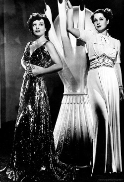 thisisnodream:  Joan Crawford and Norma Shearer in a publicity still for The Women, 1939.  https://painted-face.com/