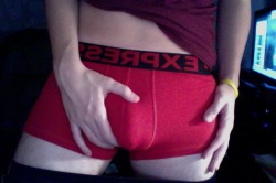 justgettingalong13:  Me in some sexy boxer