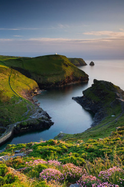 visitheworld:A calm evening at Boscastle, Cornwall, England (by derwood87101).