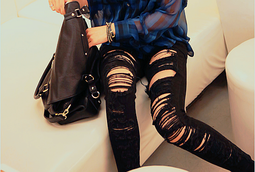 http://maalem7sn.tumblr.com/post/38399128117