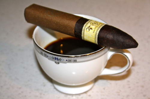 Rocky Patel Old World Reserve & Cuban coffee…(1)…Que delicioso! Source: (Zacapatis