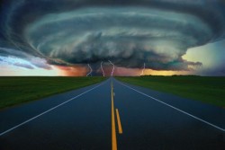 lori-rocks:   Super cell tornadic storm via