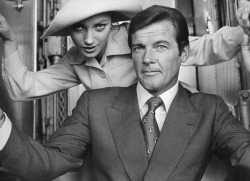 merde-petit-maitre:  Photography (Roger Moore