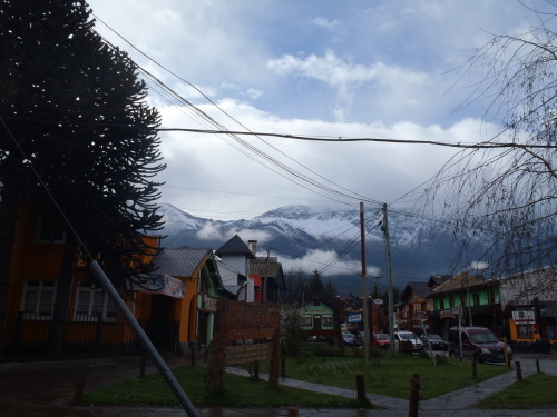 creatini:  Town of Bolsón and breathtaking mountains in the back, the locals are continu