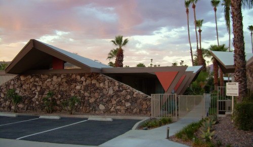 midcenturymodernfreak: Tiki Style Mid-Century Modern Condos Palm Springs Via