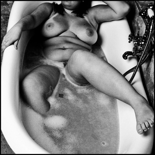 “I love the magic of a hot bath; how time pauses and every grievance melts away.”― Richelle E. Goodr