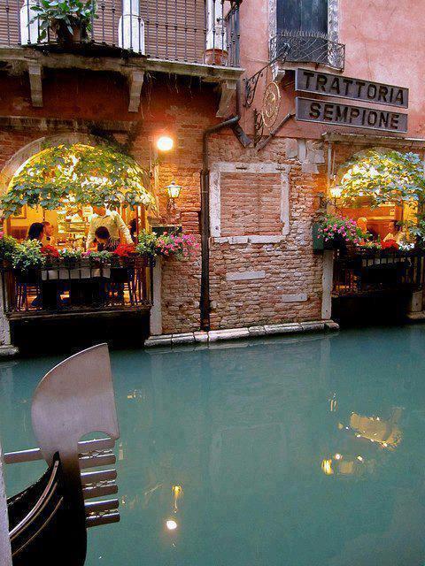 fearin:  Romantic canalside cafe, Venice, Italy.  