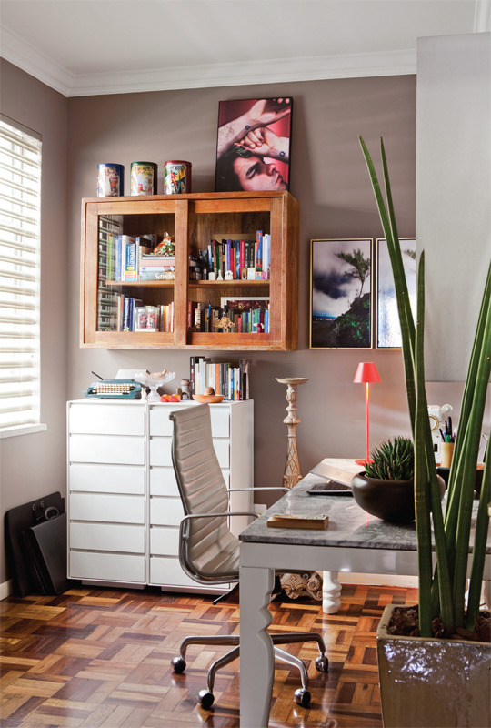 Workspace in a small apartment in Salvador.