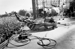 softholograms:  Sonic Youth’s Thurston