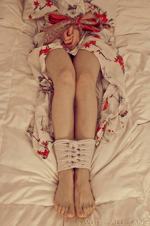 eroticwitch:  A “FEETISH” SUBMISSION BY ALLI JIANG. FROM: http://www.flickr.com/photos/arsilverfox/5567108359/ 