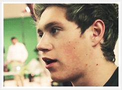 zaynsxo:   PARADE Magazine: Behind the Scenes with One Direction  ↳ niall horan
