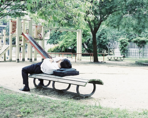 Lunch break of a businessman by hisaya katagami on Flickr.