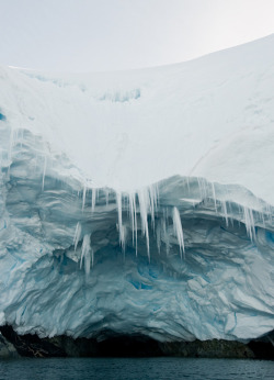 manolescent:  Ice cave in Antarctica 