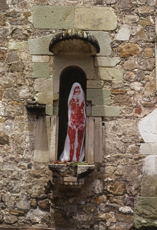 killthenewsincerity-blog:Ana Mendieta, from her 1976 Siluetas 