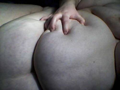 checossbbw:  twiggynightmare:  notjustafantasy:  And that is my gut. Sorta looks like a butt. I am so pale you can see my veins.  It does look like a bum…..but still hot either way!   