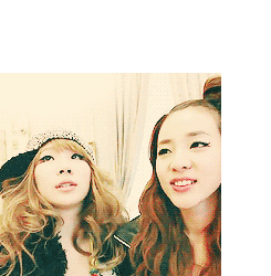 chaeras:  [ chaeratv ] chaerin and dara in london 