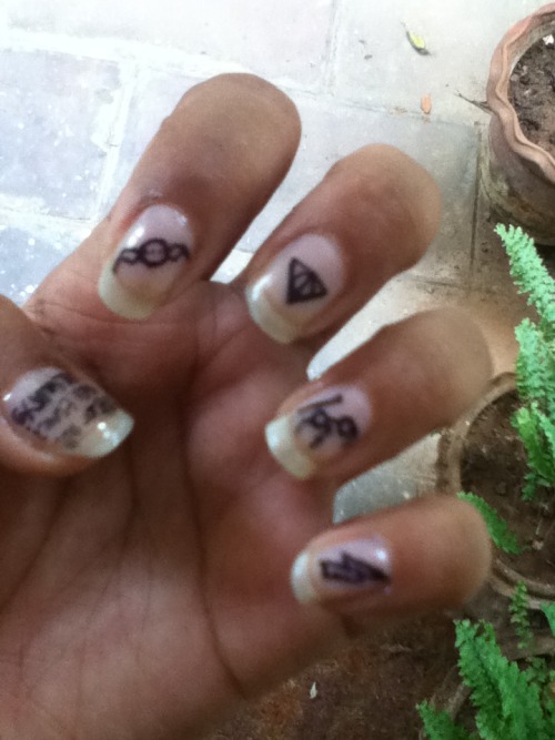 Not-professional Harry Potter nail art (apologies for the bad picture quality), but super easy.I&rsq