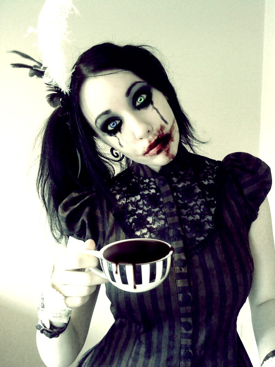 dunkleliebe666:  teenagedeathsongs:  Malkavian Girl by Morbosis  (via TumbleOn)