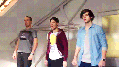 mr-styles:  This is what happens in vocal rehearsals haha, Liam’s signature move #TheJoe. (x) 