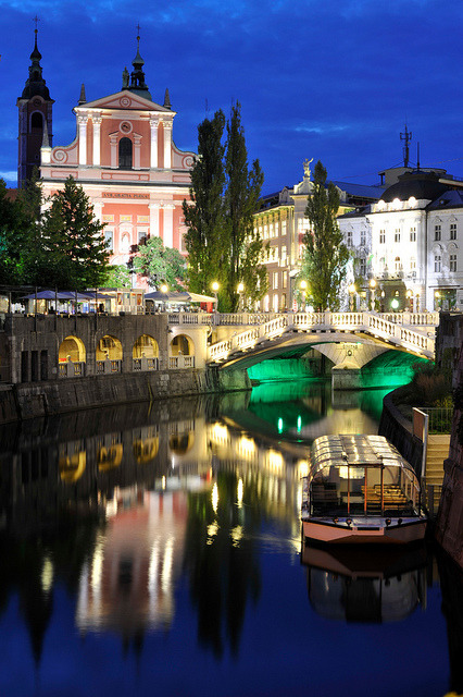 visitheworld:  Reflections in the night, Ljubljana, Slovenia (by chrlnz).