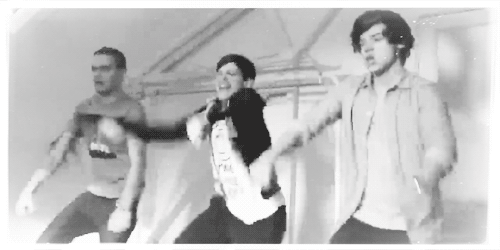 perriedwrds:  Louis, Liam, Harry dancing 
