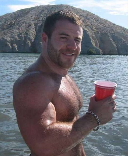 yummybearmen:  elpablitoo:  Hot Taddy in Where The Bears Are in Web Series :)He’s openly gay. Came out in the day of his 17th birthday. OMG! I want to hug him :P   Loves me some IAN.