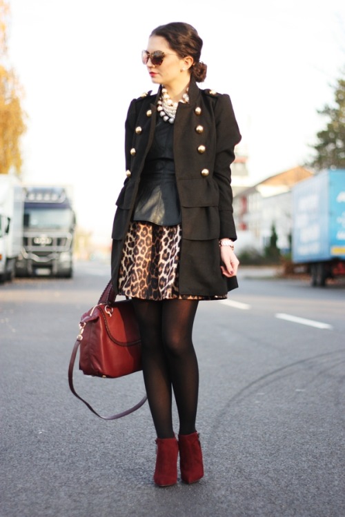 (via FashionHippieLoves: burgundy details)