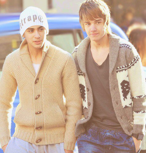 hazza-bebz:  the-miss-d:  so we all know this pic..  but then i see this  and like