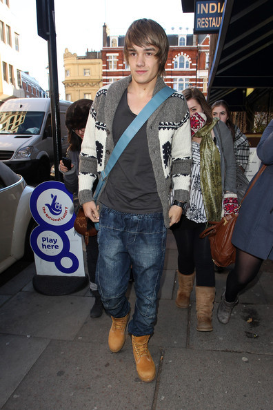 hazza-bebz:  the-miss-d:  so we all know this pic..  but then i see this  and like