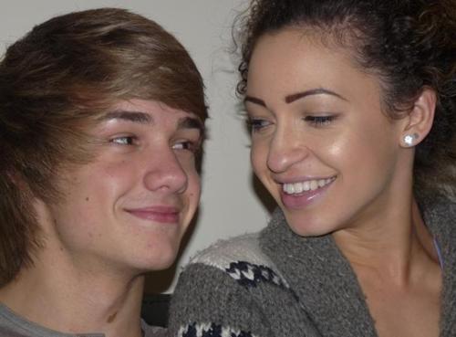 hazza-bebz:  the-miss-d:  so we all know this pic..  but then i see this  and like
