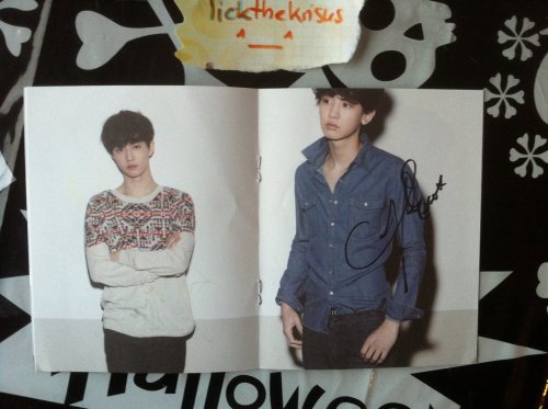 lickthekrisus:Hello everyone! ^__^I thought it’s about time to give away some of my kpop stuff that 