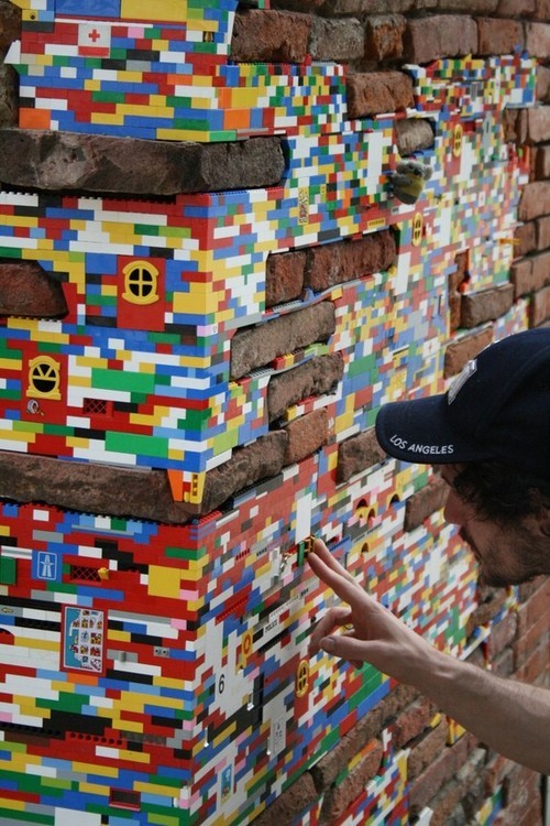 submissivebluebird:   Dispatchwork, Lego street art around the world by Jan Vormann.