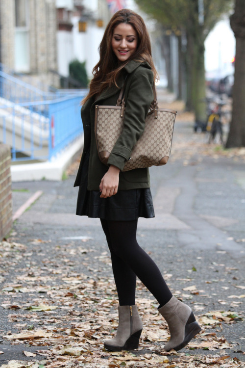 (via Glam and Glitter 4Ever: Olive Green for Autumn)