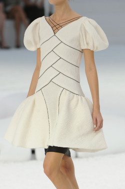 orlandaspleasure:  Chanel Spring 2012 RTW