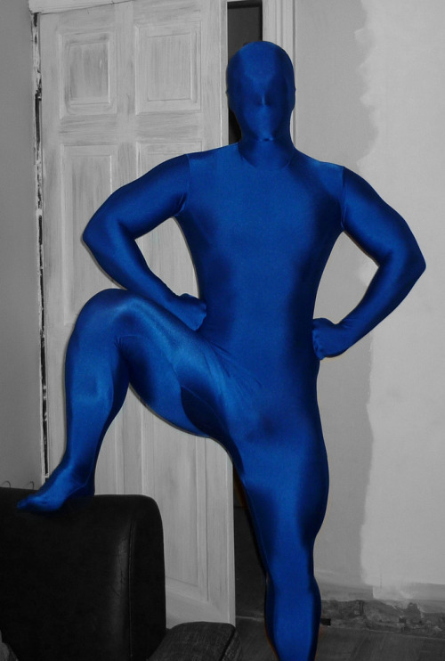 lycladuk:  Amazing legs on this guy in his shiny blue zentai.