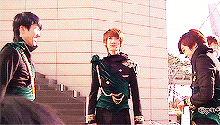 kehleyz:  hyunseong rejecting jeongmin’s flowers. 