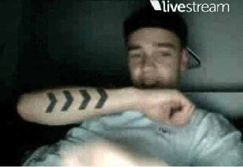 slutzouis:  Liam:”my mom is not happy about this”… 