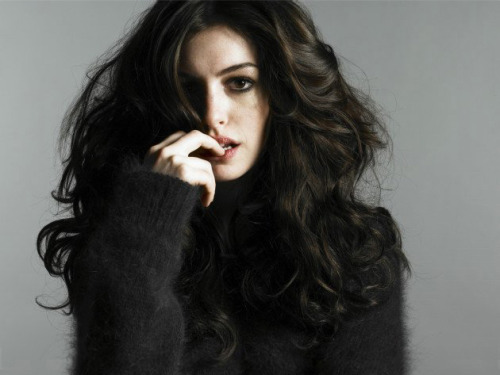 suicideblonde:  Anne Hathaway 