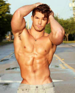 burleighbro:   PPAA DILF: Pecs, Pits, Arms