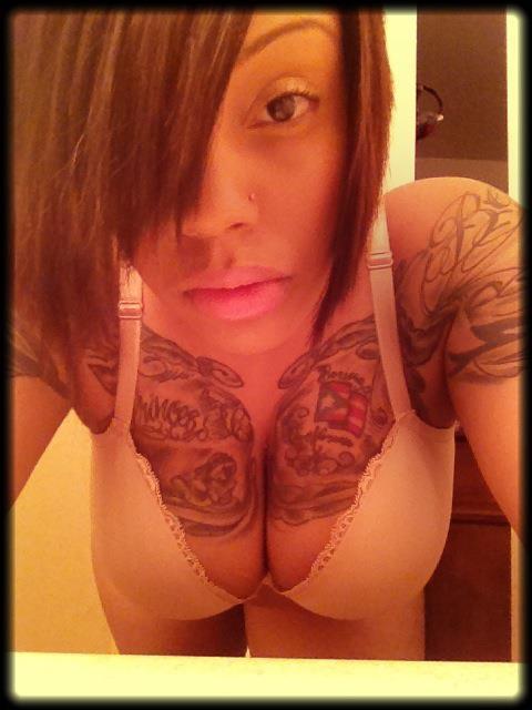 yesnibbles:  awesome pic from http://boricuamorena27.tumblr.com 