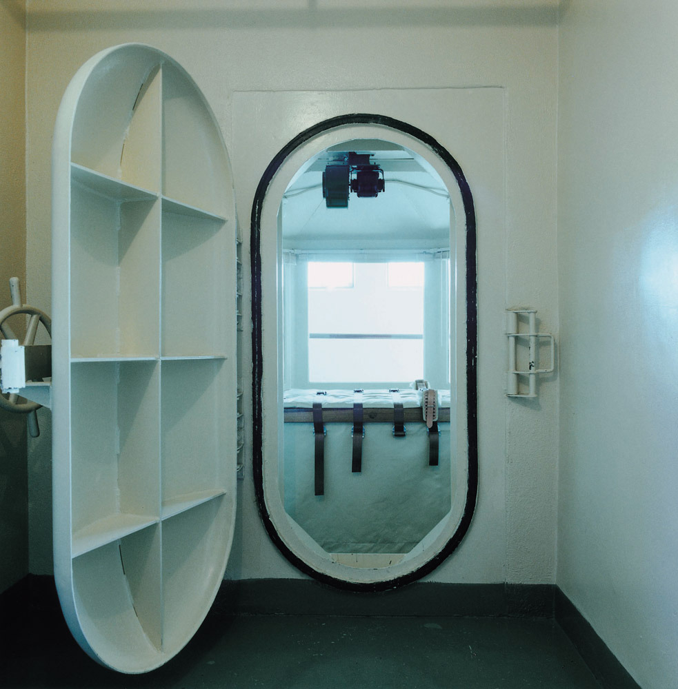 likeafieldmouse:  Lucinda Devlin - The Omega Suites (1991-98) “In 1991, Lucinda