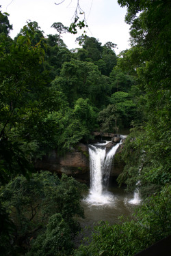 timidsouls:  The Beach waterfall (by Mark Bakkers) 