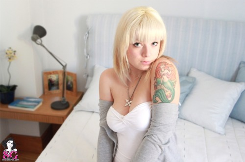 ohmygodbeautifulbitches:  Neptune Suicide 