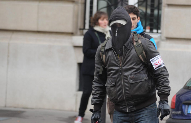 letsbuildahome-fr:  ANTI-GAY MARRIAGE PROTESTERS CLASH WITH FEMINISTS IN PARIS French