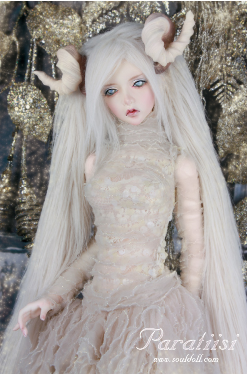 heavenlyresin:  As far as this one goes I can see what you’re talking about again. But I still think that the Souldoll girl is a lot more mature, and I like her face a lot more. >.> But they are similar.  